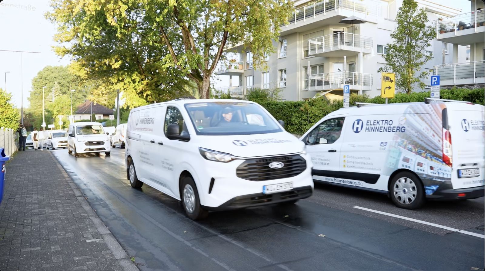 Servicefahrzeuge von Elektro Hinnenberg im Einsatz